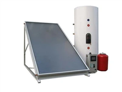 Sjajni vodeni bojler pod pritiskom